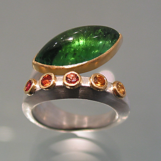 Ring: Silber, Gold, Turmalin, Saphire