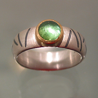 Ring: Silber, Gold, Niello, Turmalin