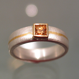 Ring: Silber, Gold, Mandaringranat